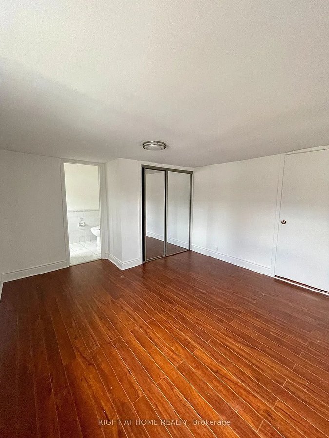 693 Ossington Avenue - Photo 2