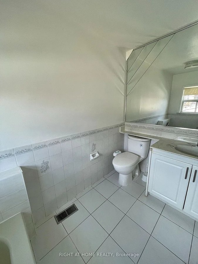 693 Ossington Avenue - Photo 3