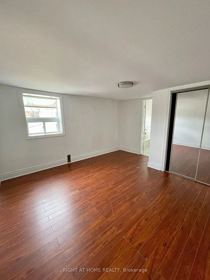 693 Ossington Avenue - Photo 8