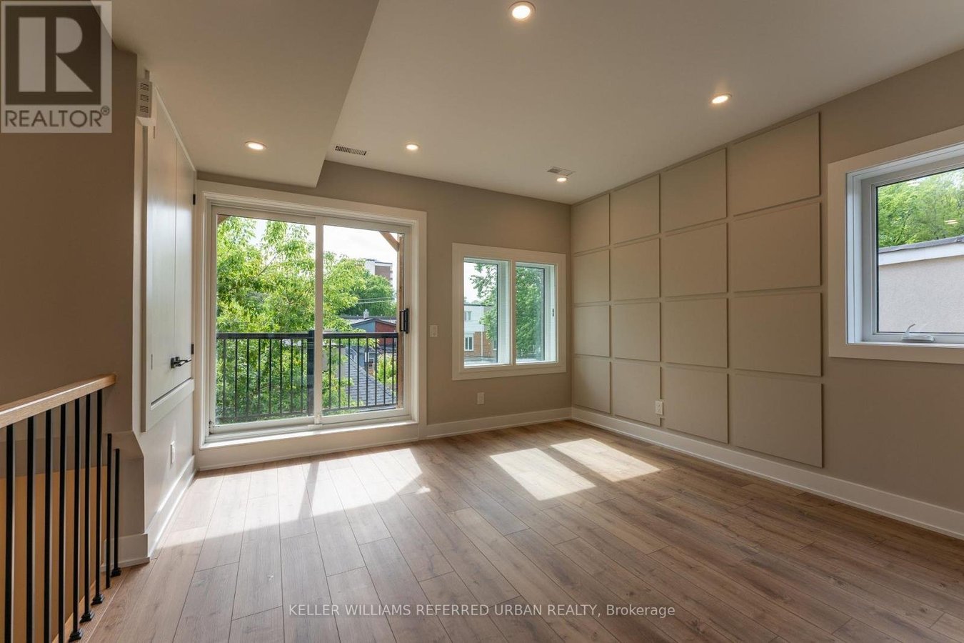 3 - 352 JONES AVENUE - Photo 1