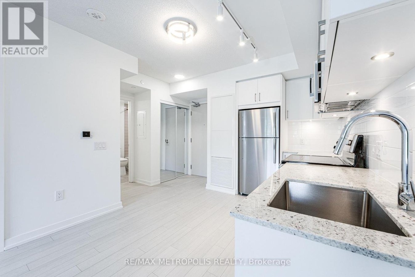 209 - 4010 EGLINTON AVENUE - Photo 8