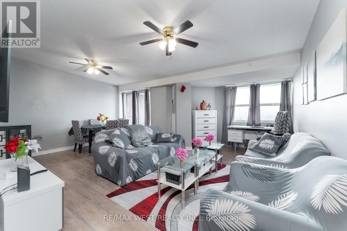 612 - 4062 LAWRENCE AVENUE E - Photo 2