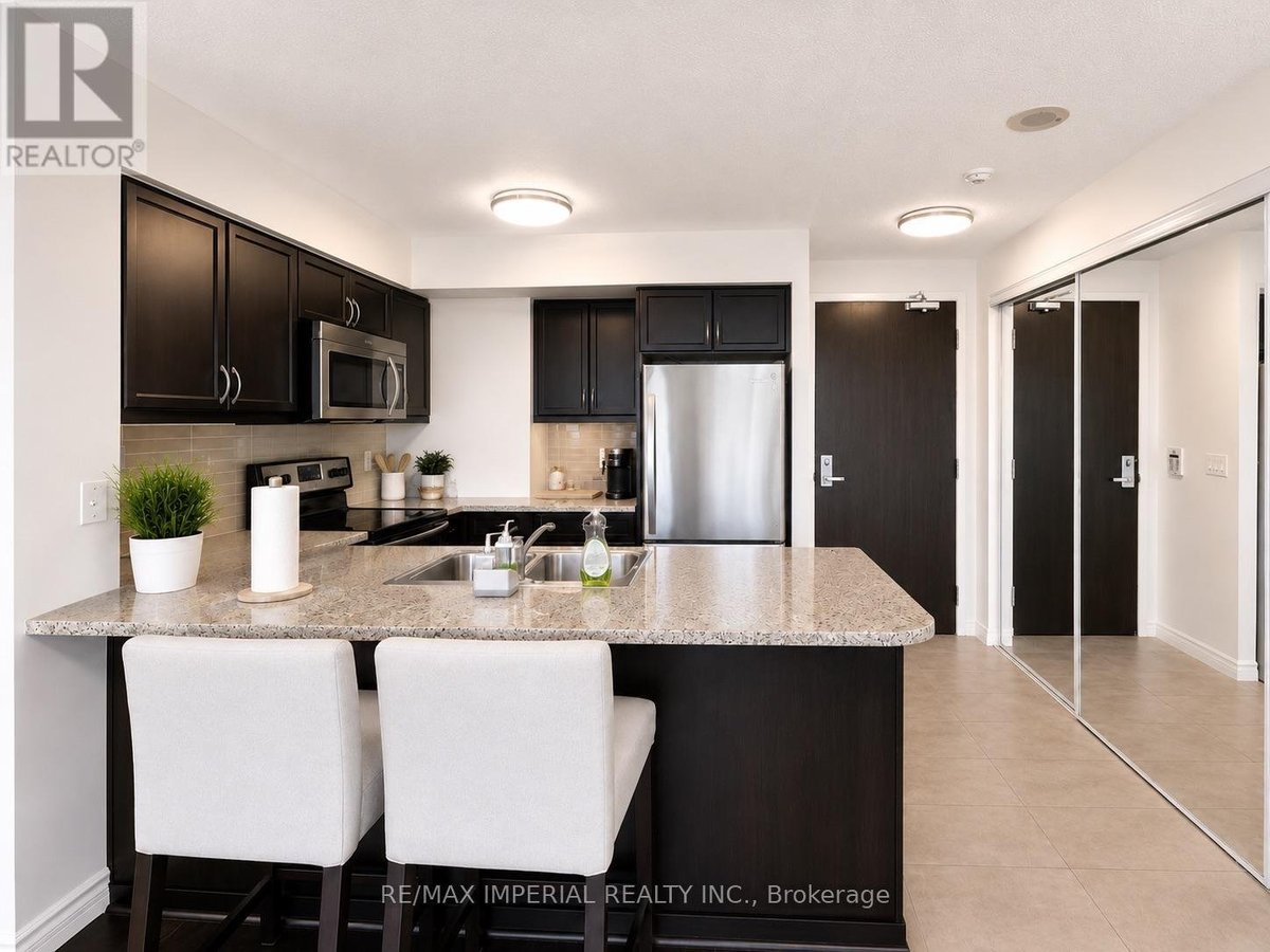PH15 - 25 LOWER SIMCOE STREET - Photo 1