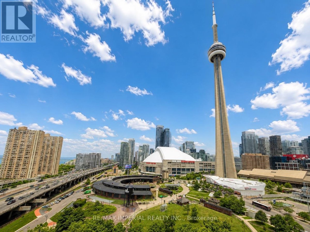 PH15 - 25 LOWER SIMCOE STREET - Photo 2