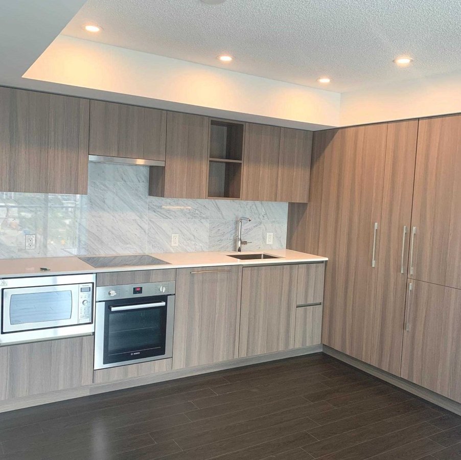 19 Bathurst Street - Photo 3