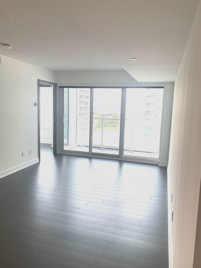 19 Bathurst Street - Photo 2