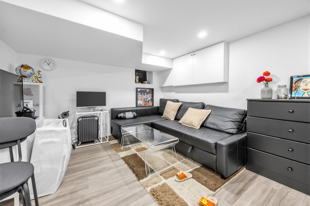 1262 Lansdowne Avenue - Photo 1
