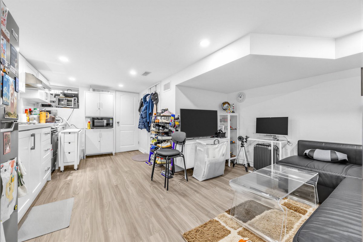 1262 Lansdowne Avenue - Photo 2