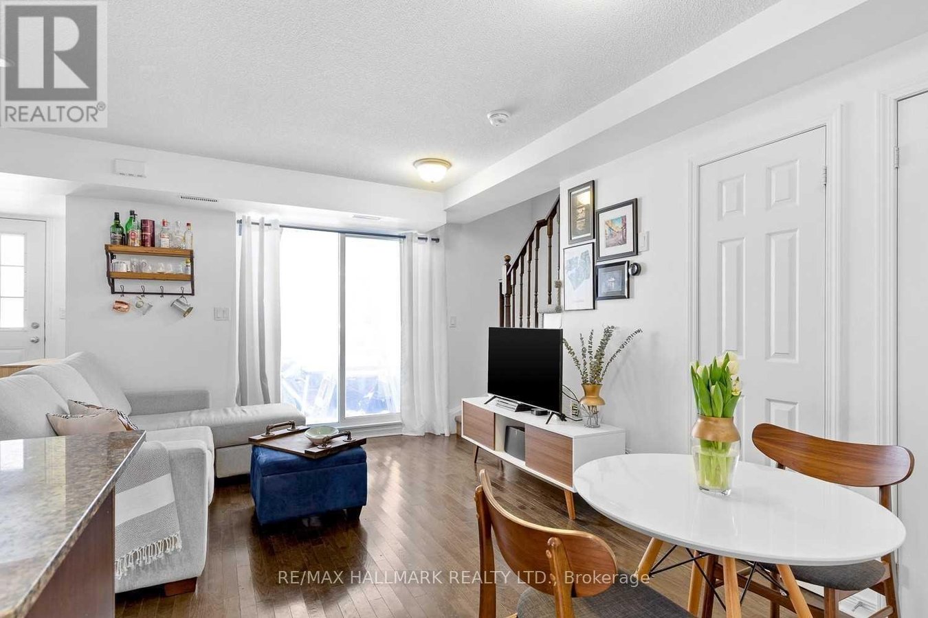 122 - 11 RUTTAN STREET - Photo 1