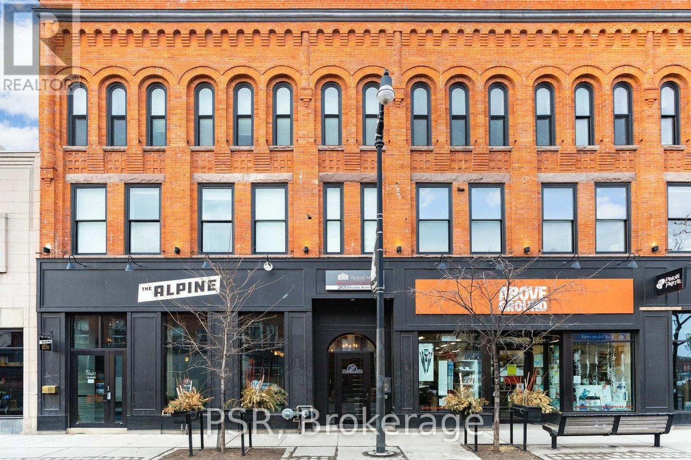 212 - 2870 DUNDAS STREET W - Photo 1
