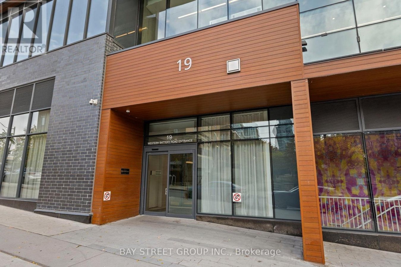 3301 - 19 WESTERN BATTERY ROAD - Photo 3