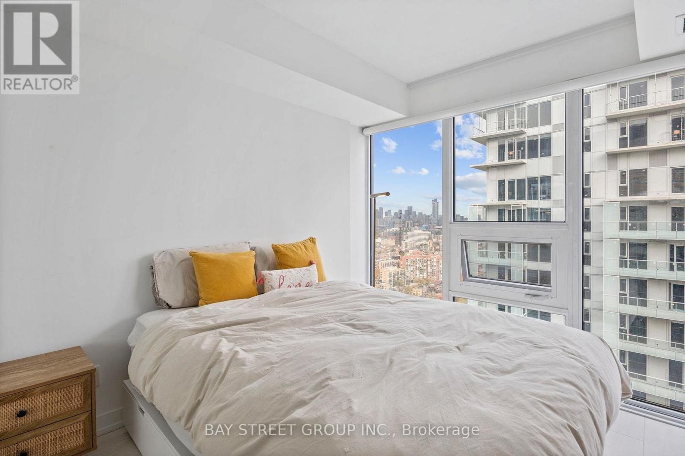 3301 - 19 WESTERN BATTERY ROAD - Photo 18
