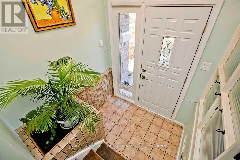 60 HESKETH COURT - Photo 2
