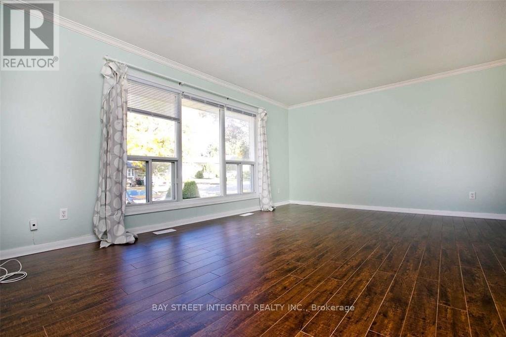 60 HESKETH COURT - Photo 4