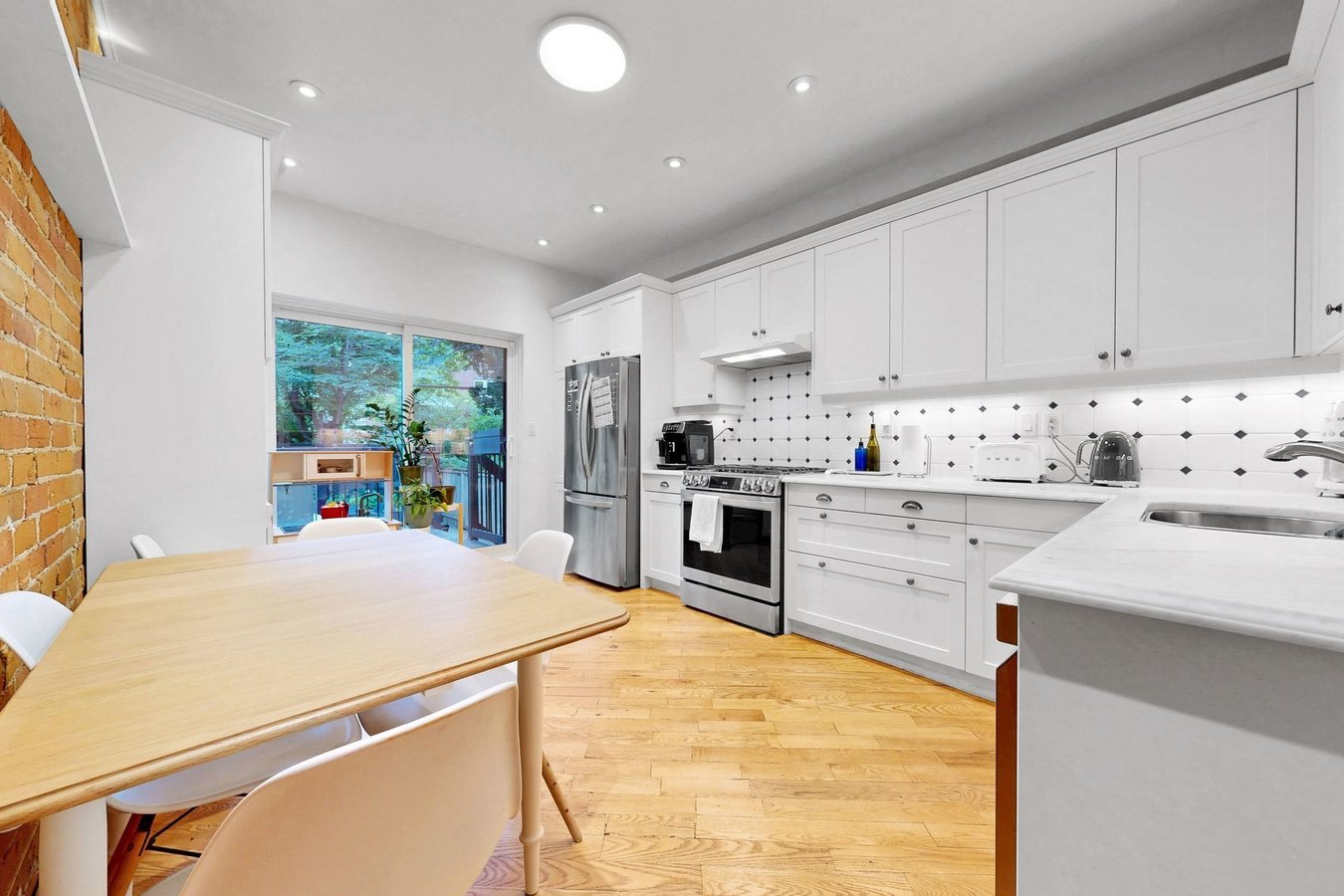 328 Ontario Street - Photo 3