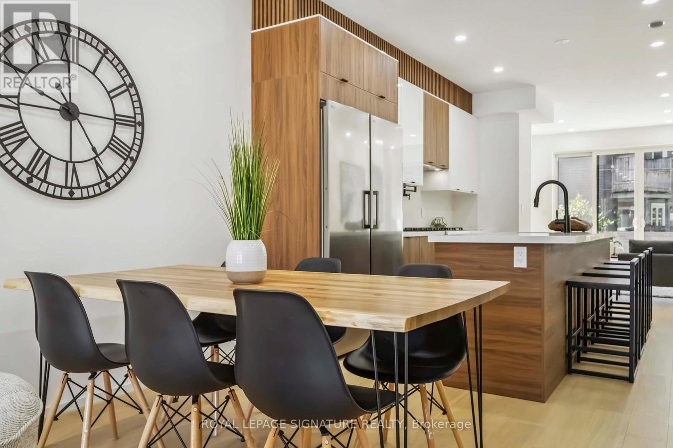 FURNISHED UPPER - 43A CUMMINGS STREET - Photo 1