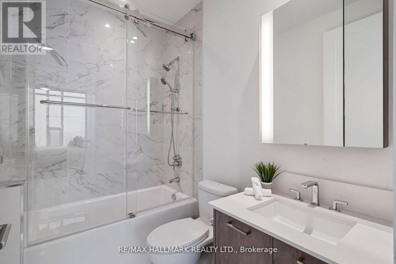 6805 - 10 YORK STREET - Photo 4