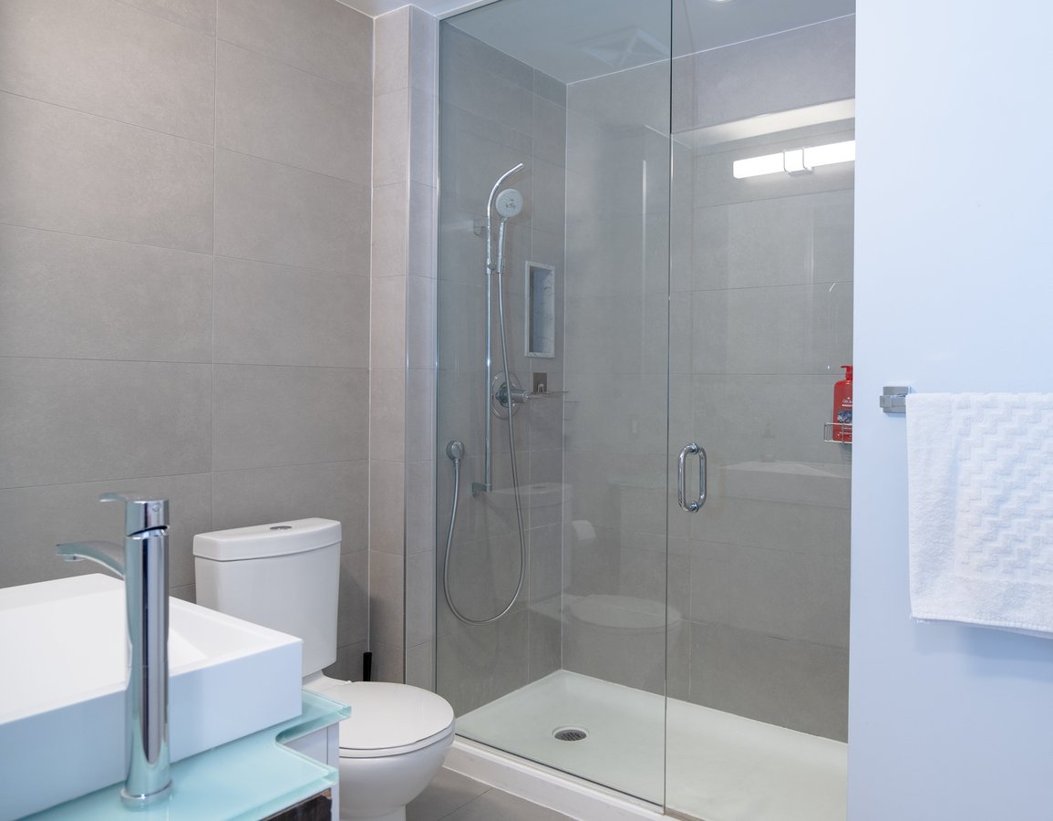 300 Front Street West - Photo 4