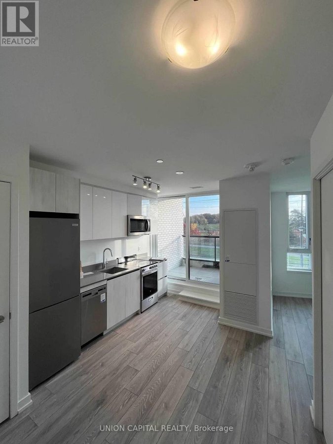 320 - 3100 KEELE STREET - Photo 1
