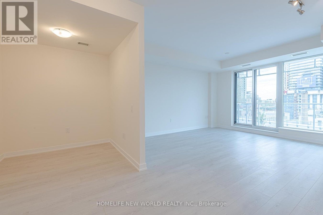 808 - 28 FREELAND STREET - Photo 5