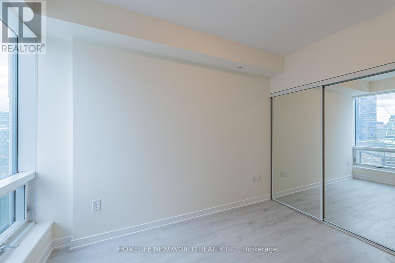 808 - 28 FREELAND STREET - Photo 9