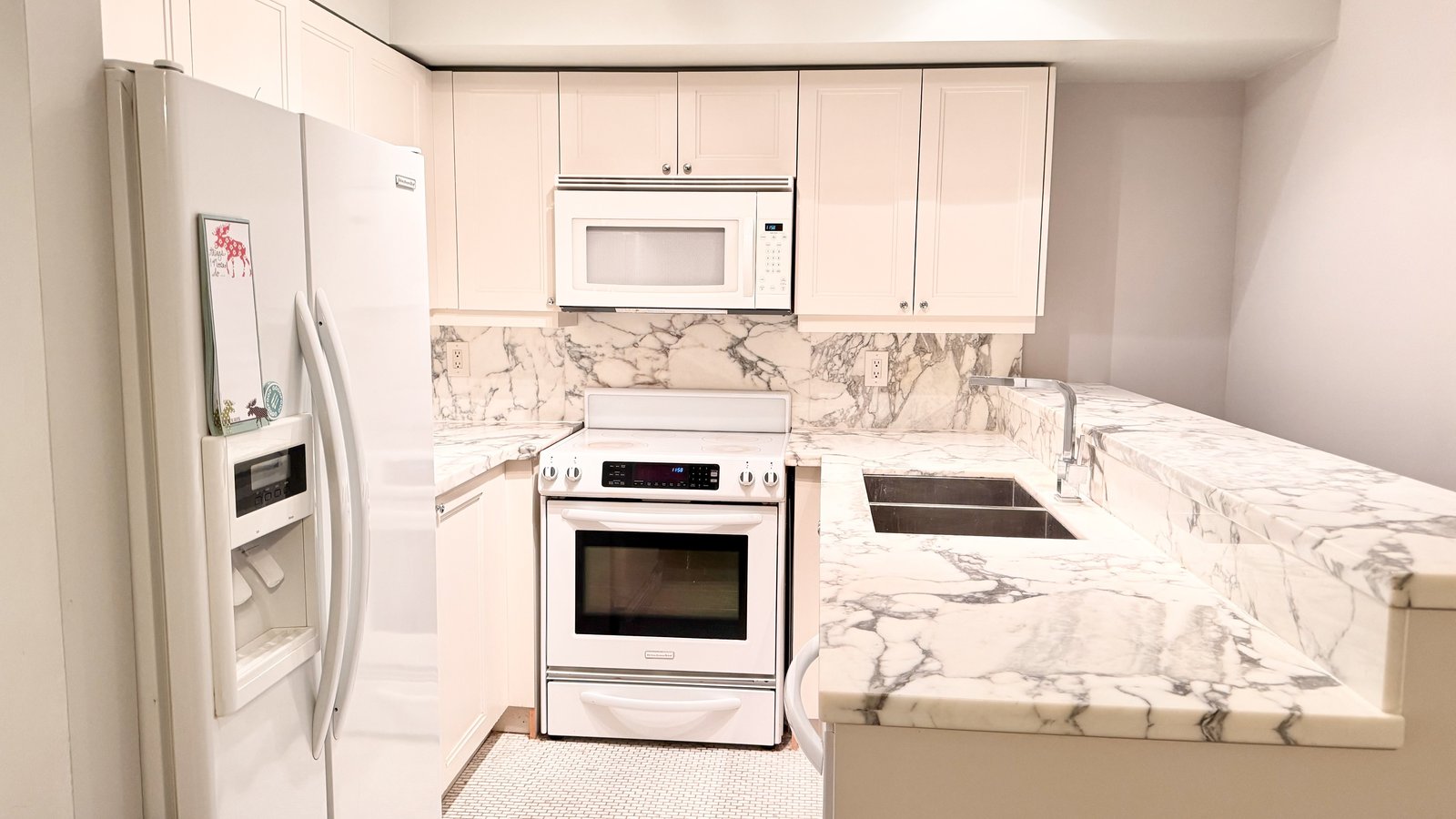415 Jarvis Street - Photo 2