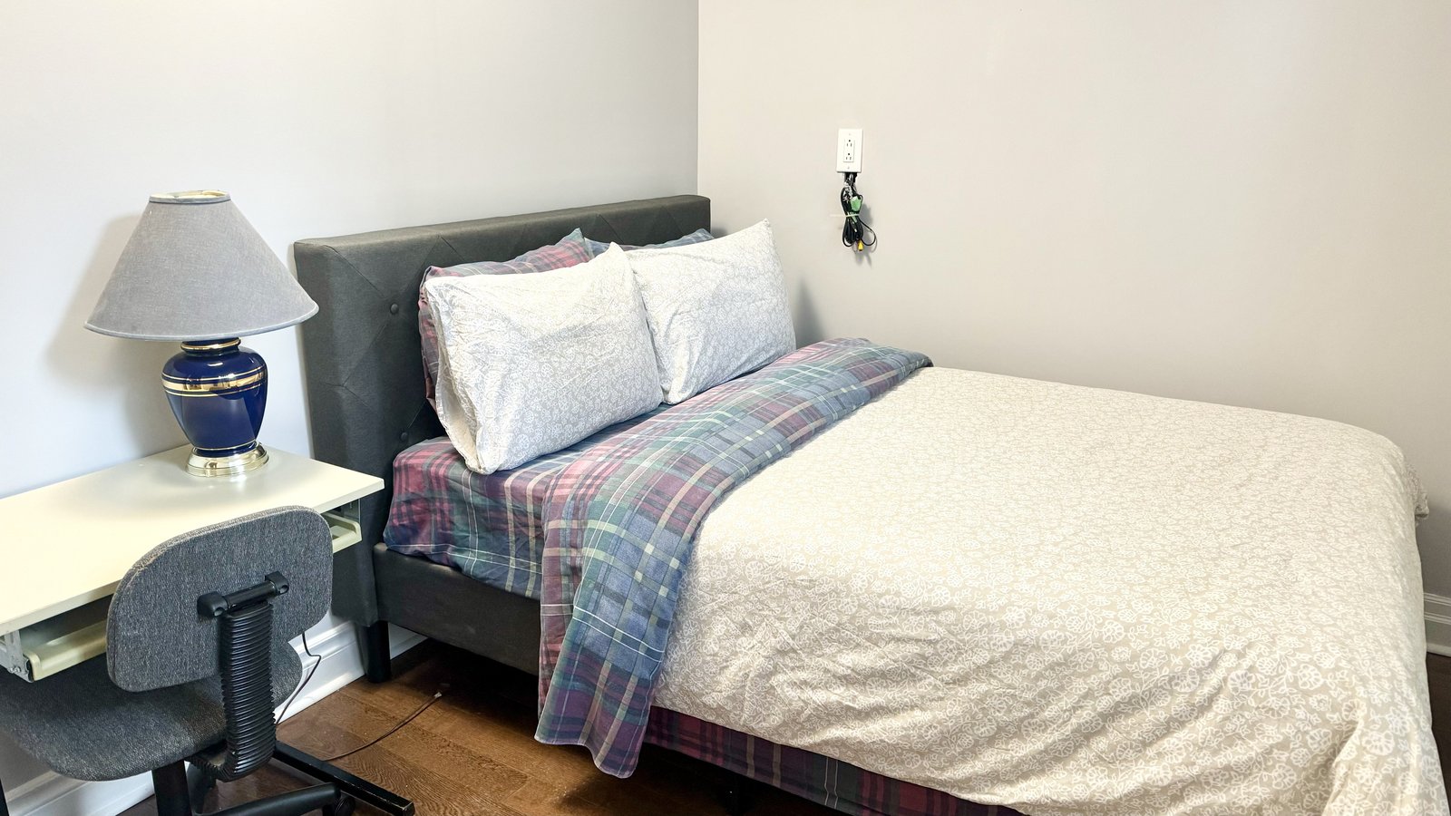 415 Jarvis Street - Photo 1
