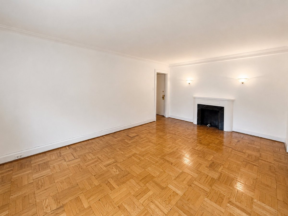 555 Russell Hill Road - Photo 2