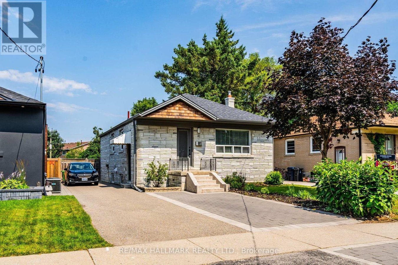 UPPER - 41 TREEVIEW DRIVE - Photo 1
