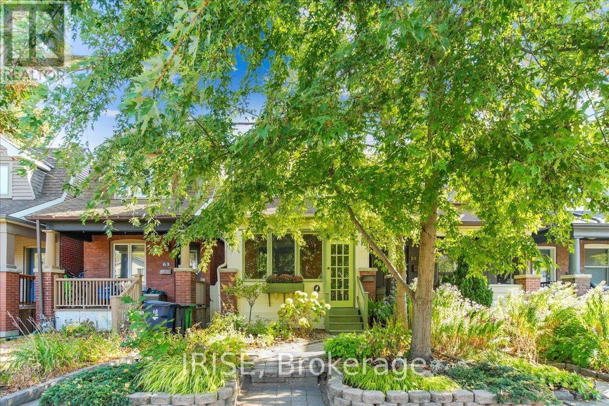 61 CHISHOLM AVENUE - Photo 1