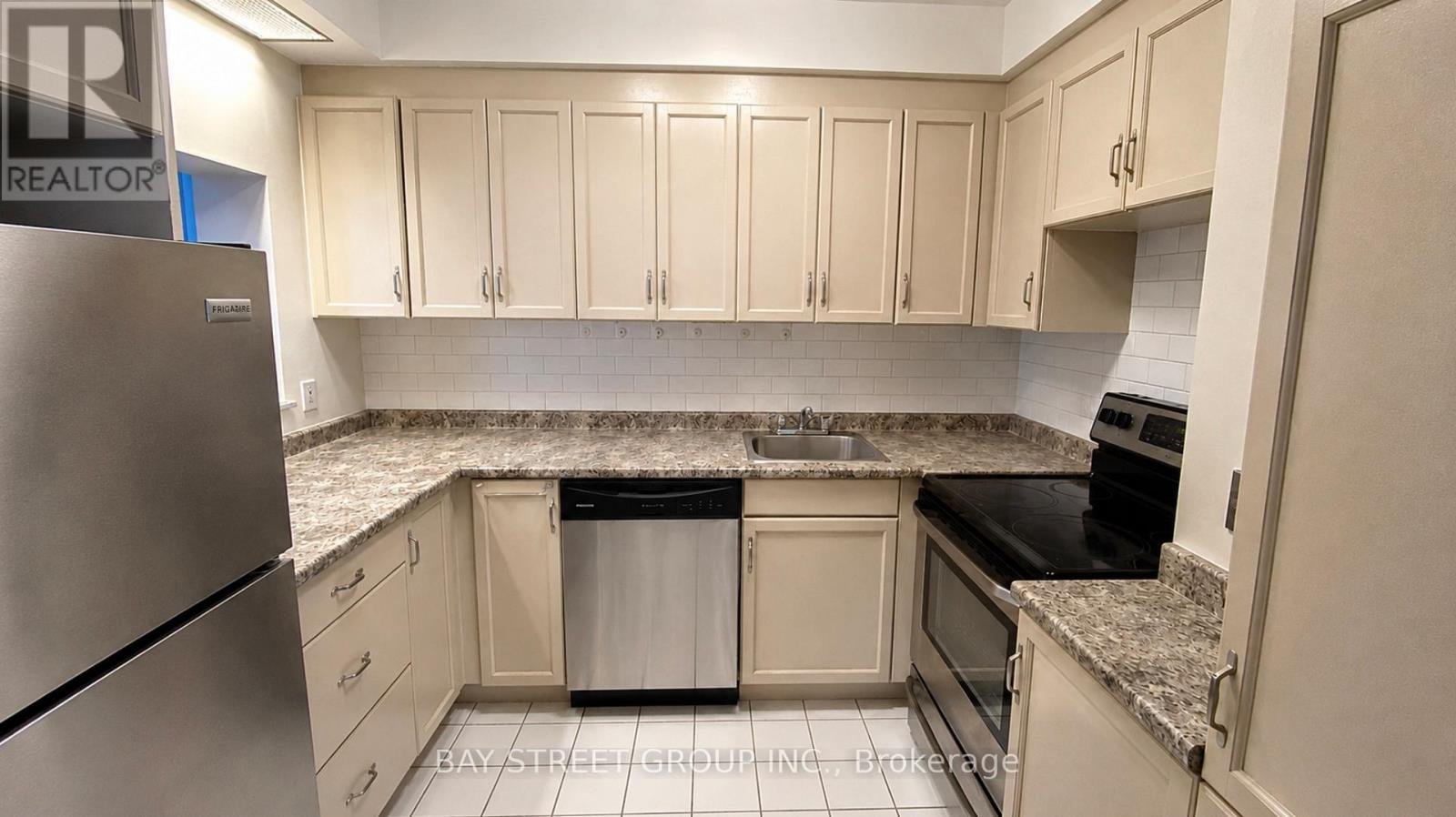 902 - 284 BLOOR STREET W - Photo 9