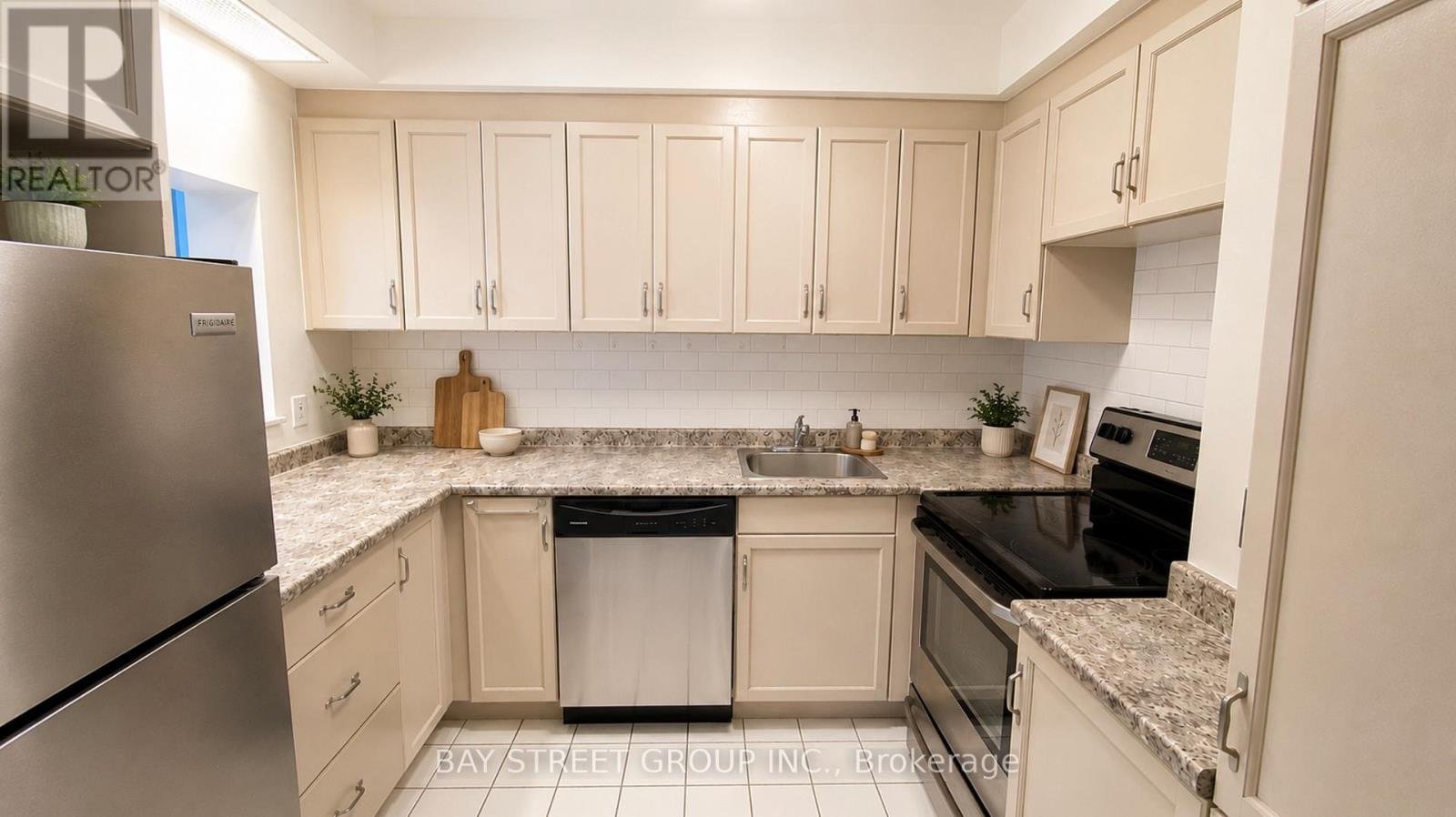 902 - 284 BLOOR STREET W - Photo 10