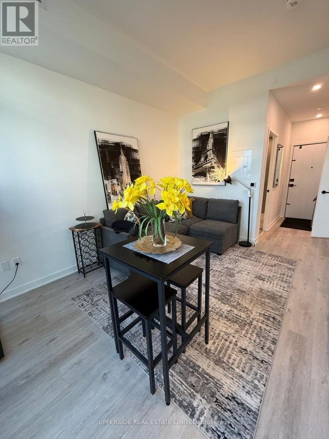 4810 - 55 CHARLES STREET E - Photo 2