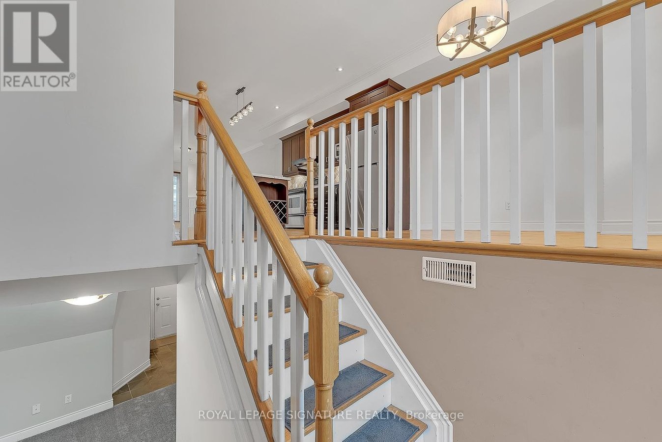 1019A COLLEGE STREET - Photo 2