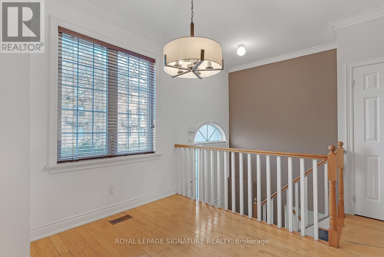 1019A COLLEGE STREET - Photo 6