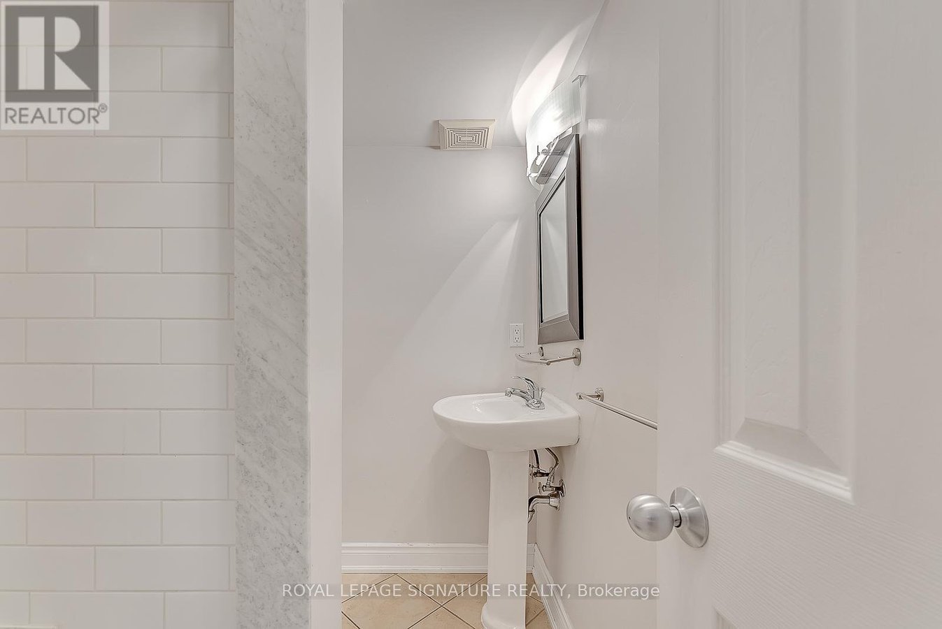 1019A COLLEGE STREET - Photo 24