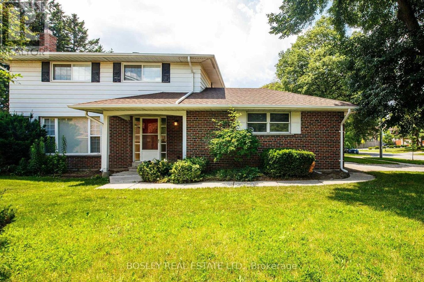 33 FORESTBROOK CRESCENT - Photo 3
