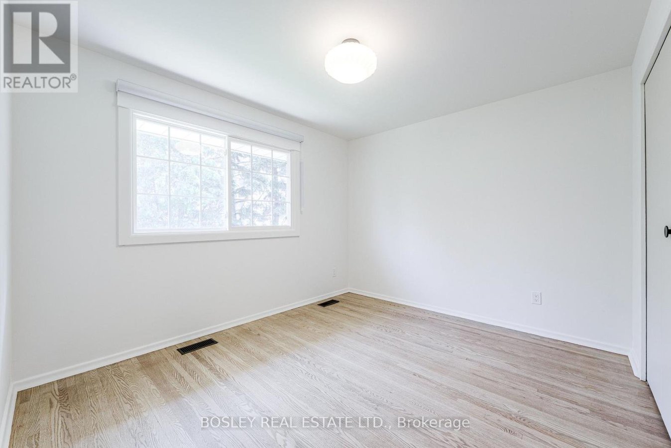 33 FORESTBROOK CRESCENT - Photo 32