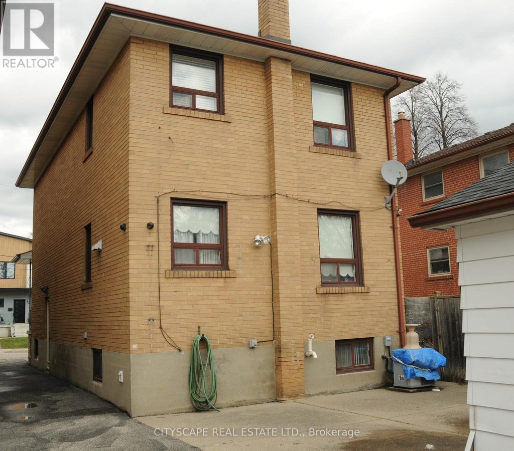 UPPER FLOOR - 49 ALGOMA STREET - Photo 3