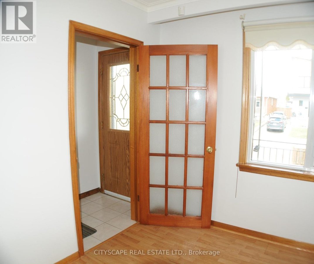 UPPER FLOOR - 49 ALGOMA STREET - Photo 5