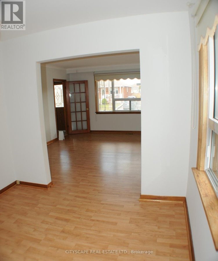 UPPER FLOOR - 49 ALGOMA STREET - Photo 6