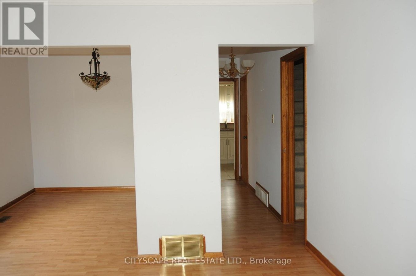 UPPER FLOOR - 49 ALGOMA STREET - Photo 8