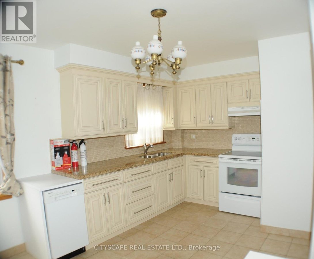 UPPER FLOOR - 49 ALGOMA STREET - Photo 9