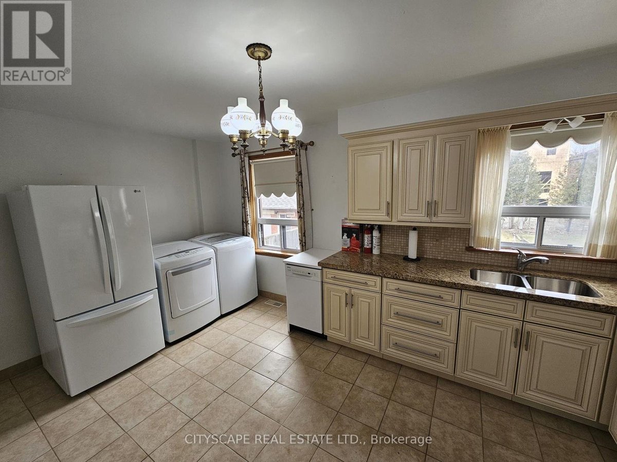 UPPER FLOOR - 49 ALGOMA STREET - Photo 10