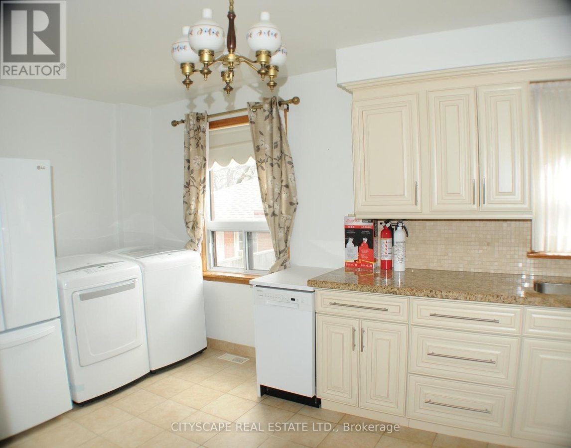 UPPER FLOOR - 49 ALGOMA STREET - Photo 11