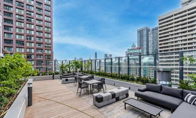 Bloor Street East - Photo 13