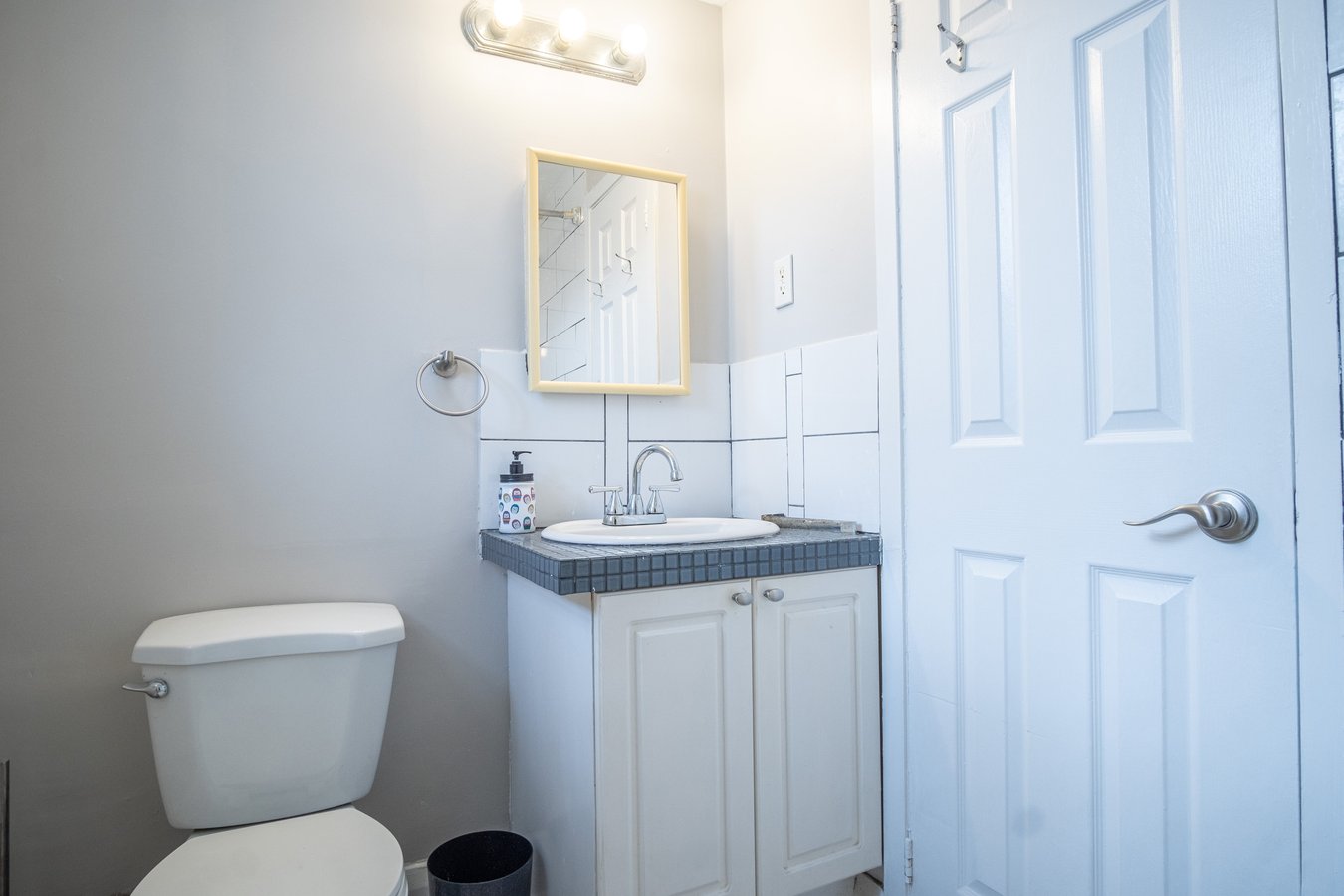 636 Danforth Avenue - Photo 5