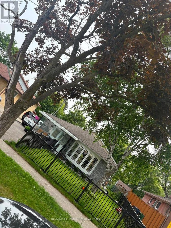56 STONEHENGE CRESCENT - Photo 2