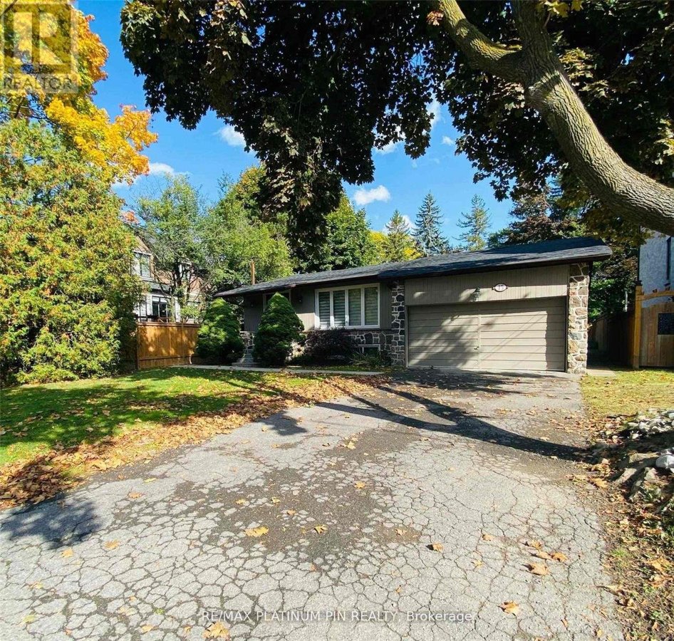 15 WHITELOCK CRESCENT - Photo 1