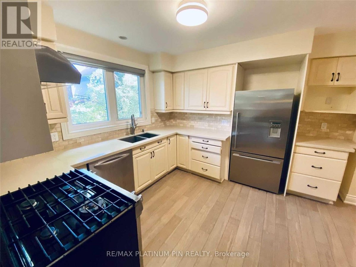 15 WHITELOCK CRESCENT - Photo 5